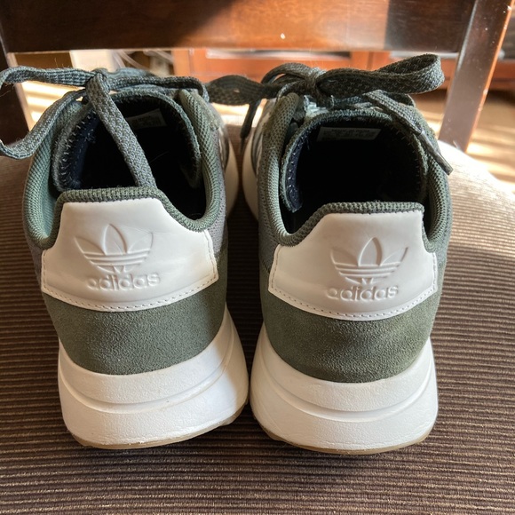 Flashback Sneakers - Picture 4 of 5